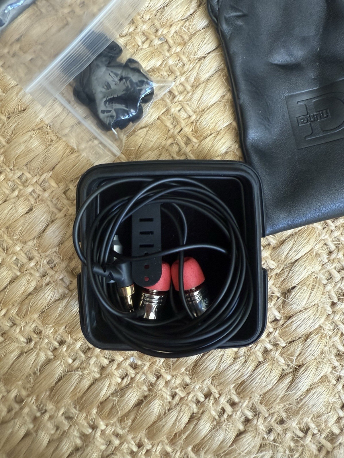 DUNU DN-1000 Hybrid earphone (twin BA + 1 dynamic drivers) by DUNU