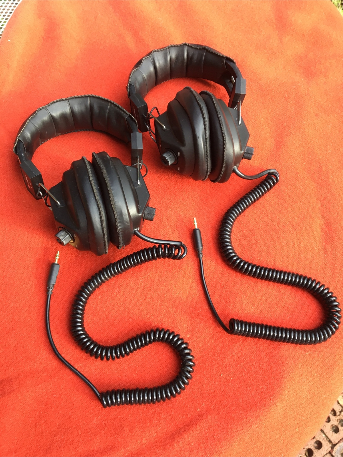 Labtec C-184 Stereo Headphones over the ear pair