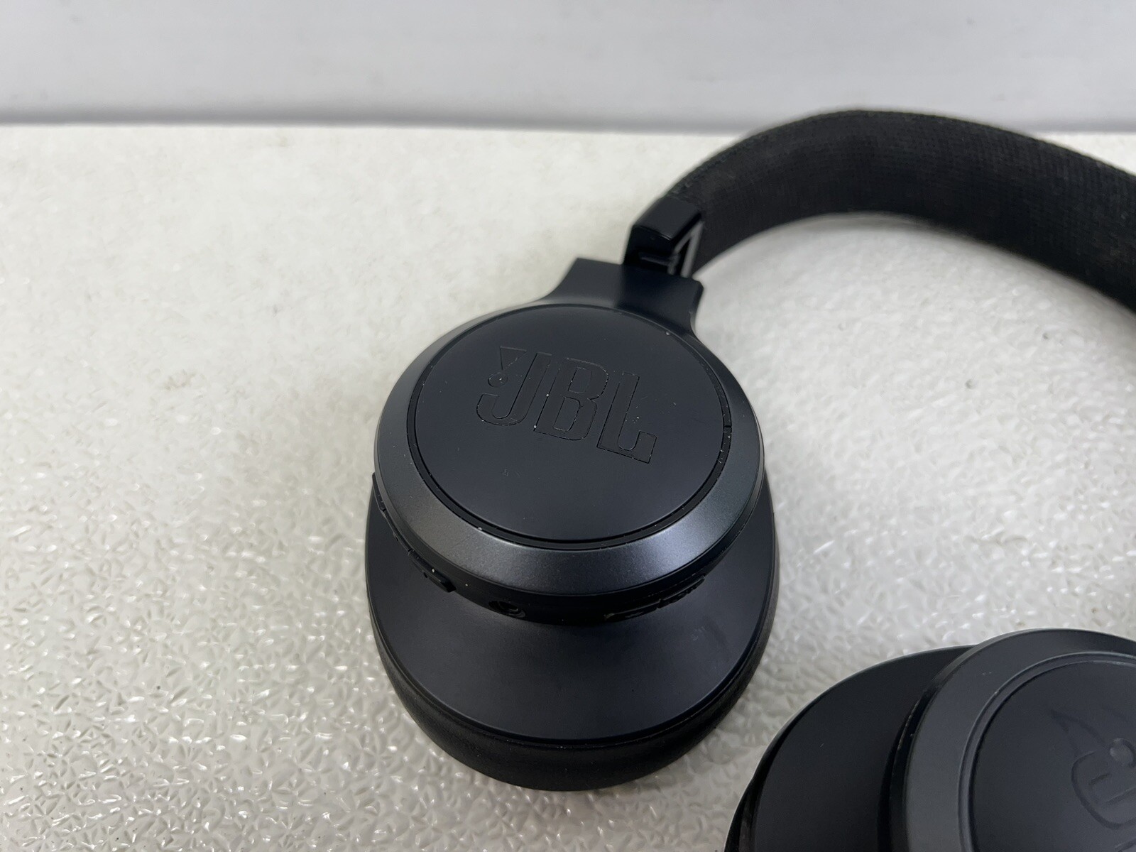 JBL Live 500BT Wireless Over-Ear Noise-Cancelling Headphones – Black –