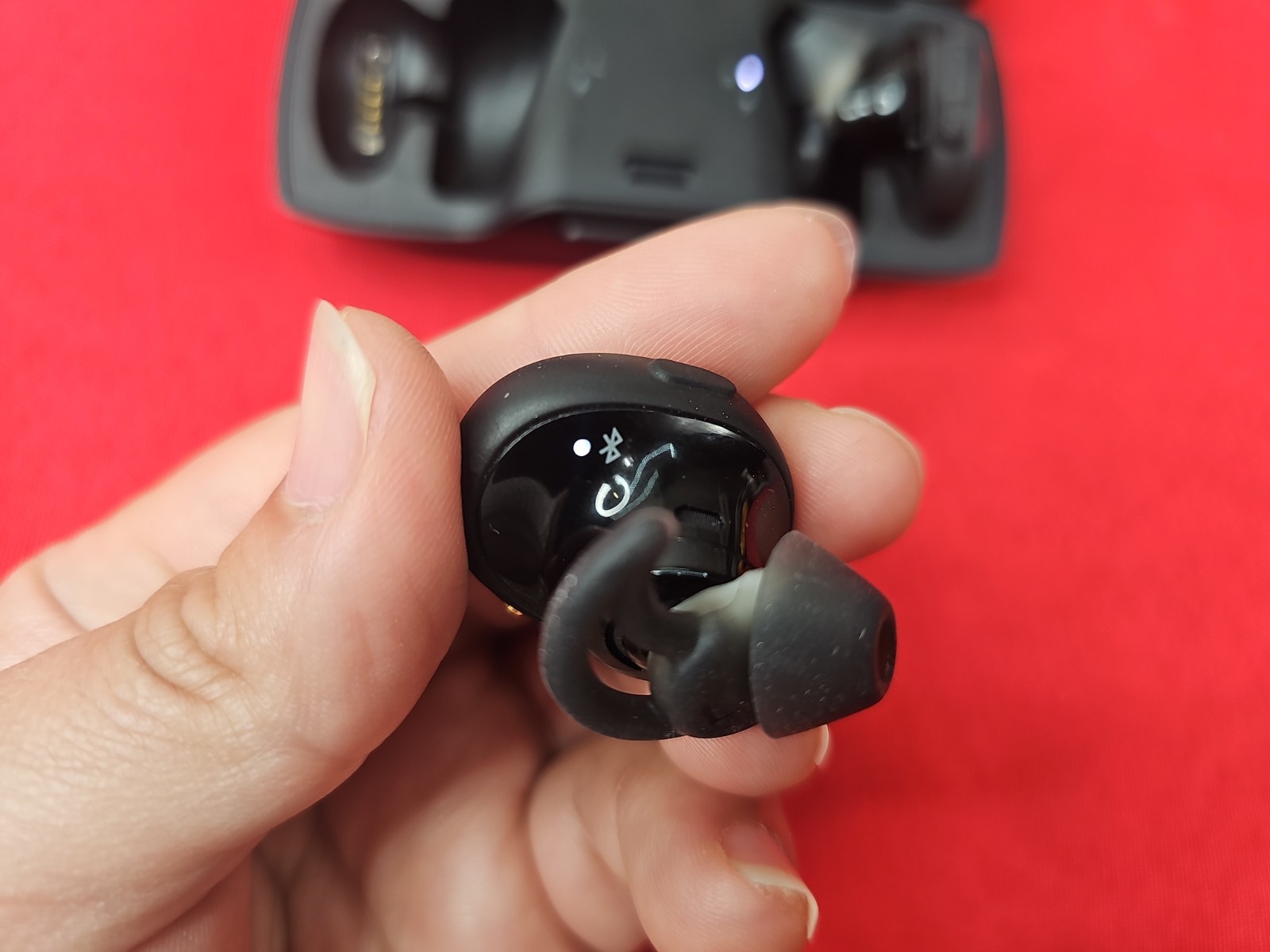 Bose SoundSport Free Wireless Headphones Earbuds Black 423729 FORPARTS ONLY