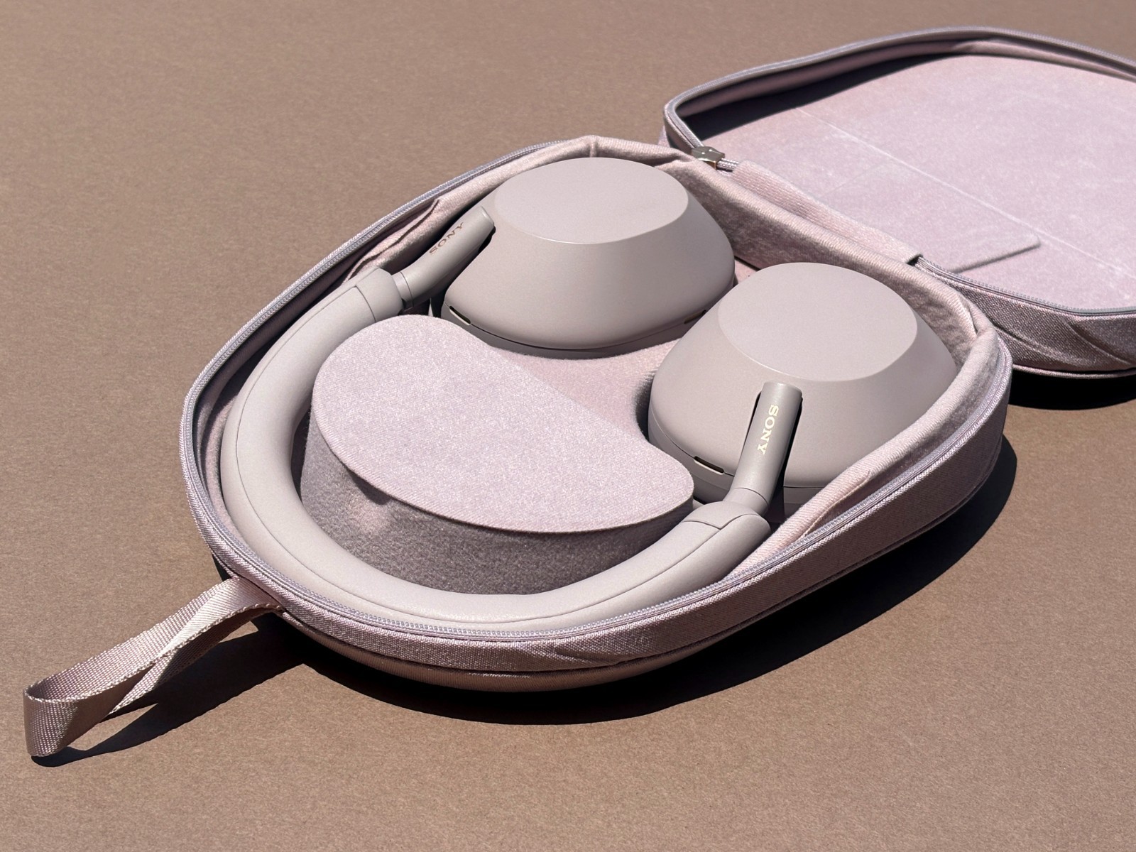 SONY WH-1000XM5 Wireless Noise Canceling Over Ear Headphones – Smoky Pink