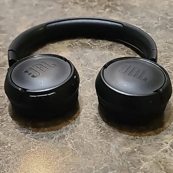 JBL TUNE520BT Wireless On-Ear Bluetooth Audio Headphones JBLT520BTBLKAM Black