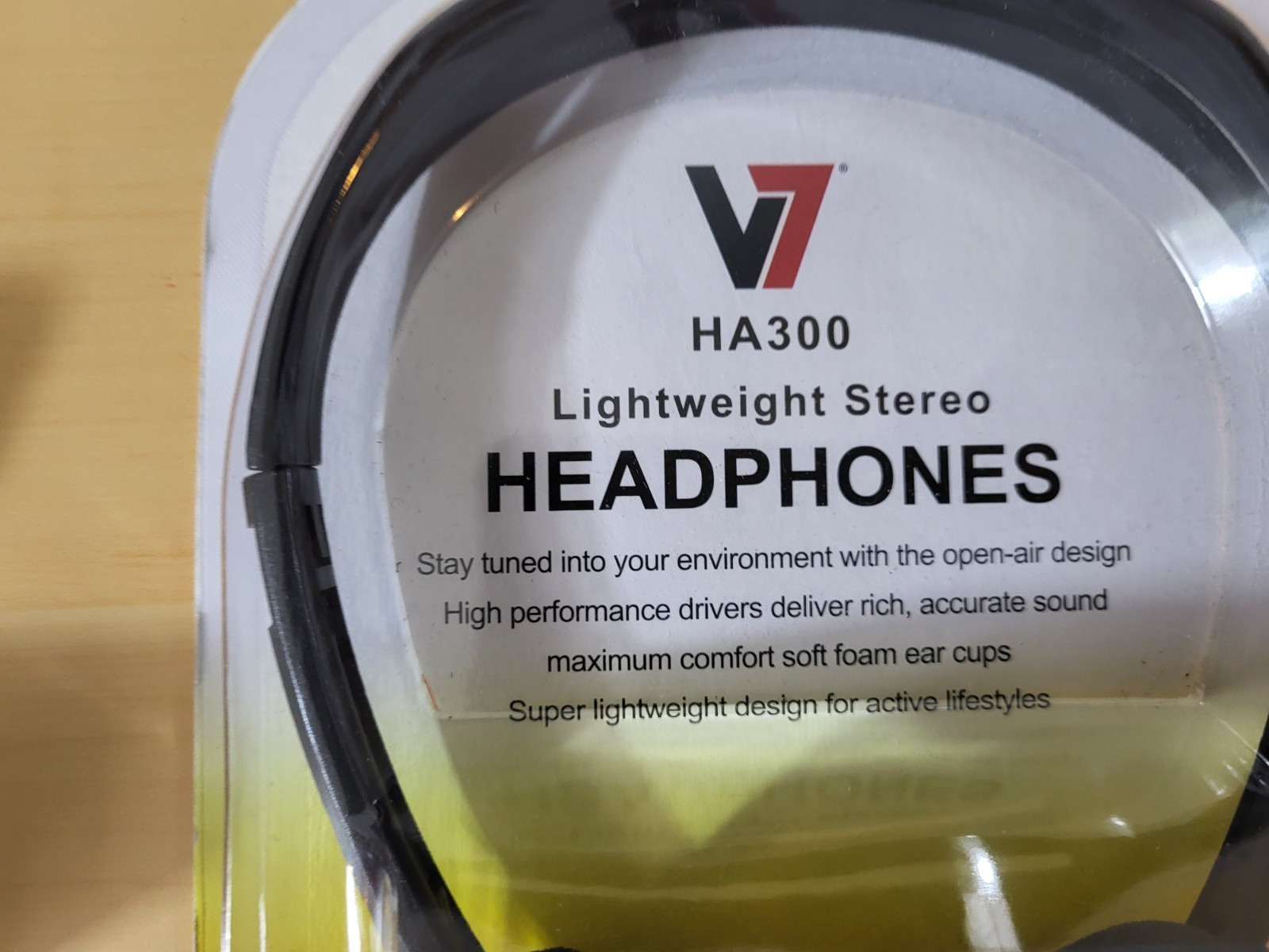 3-V-7 2012 H-300 lightweight stereo headphones in original packaging 4 ft cable