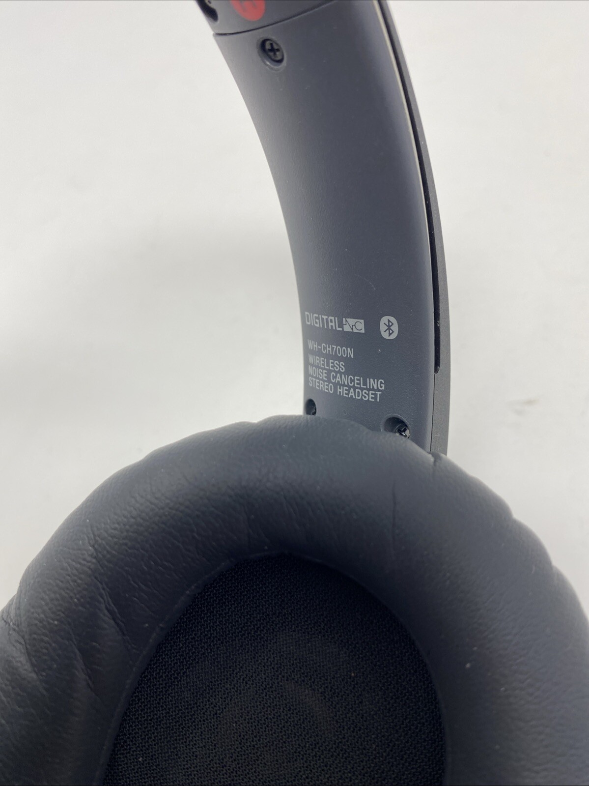 Sony Over The Head Ear Cup Noise Canceling Wireless Headphones WH-CH700N