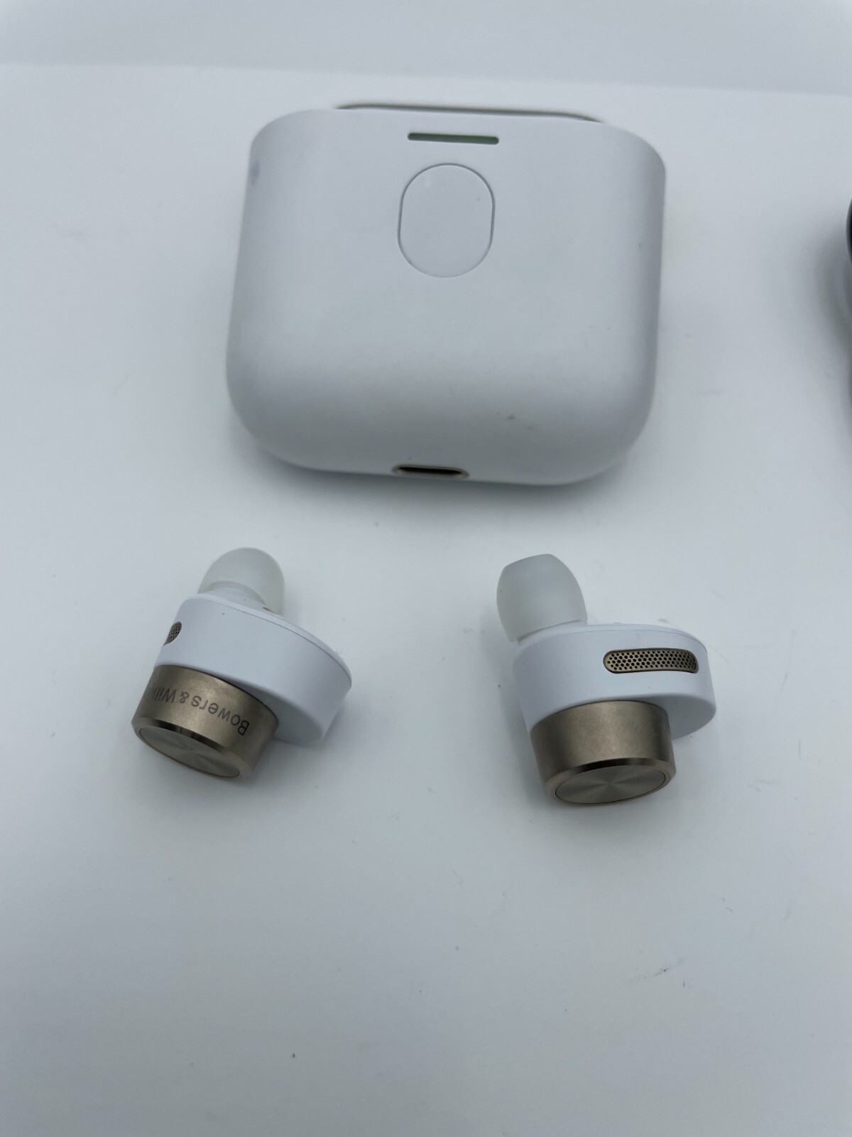 Bowers & Wilkins P17 In-ear True Wireless Headphone – White Gold – GENUINE