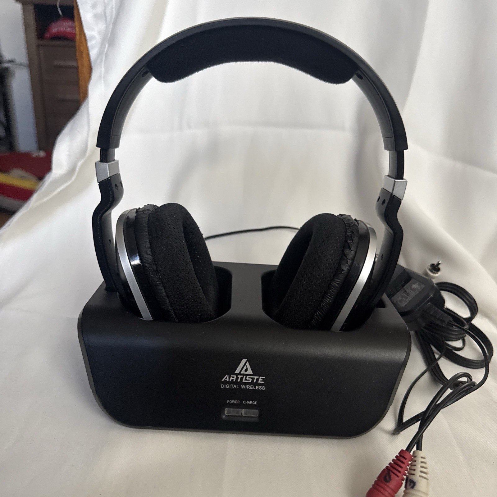 Artiste ADH300 Wireless TV Headphones 2.4GHz Rechargeable with Dock & Audio Cord