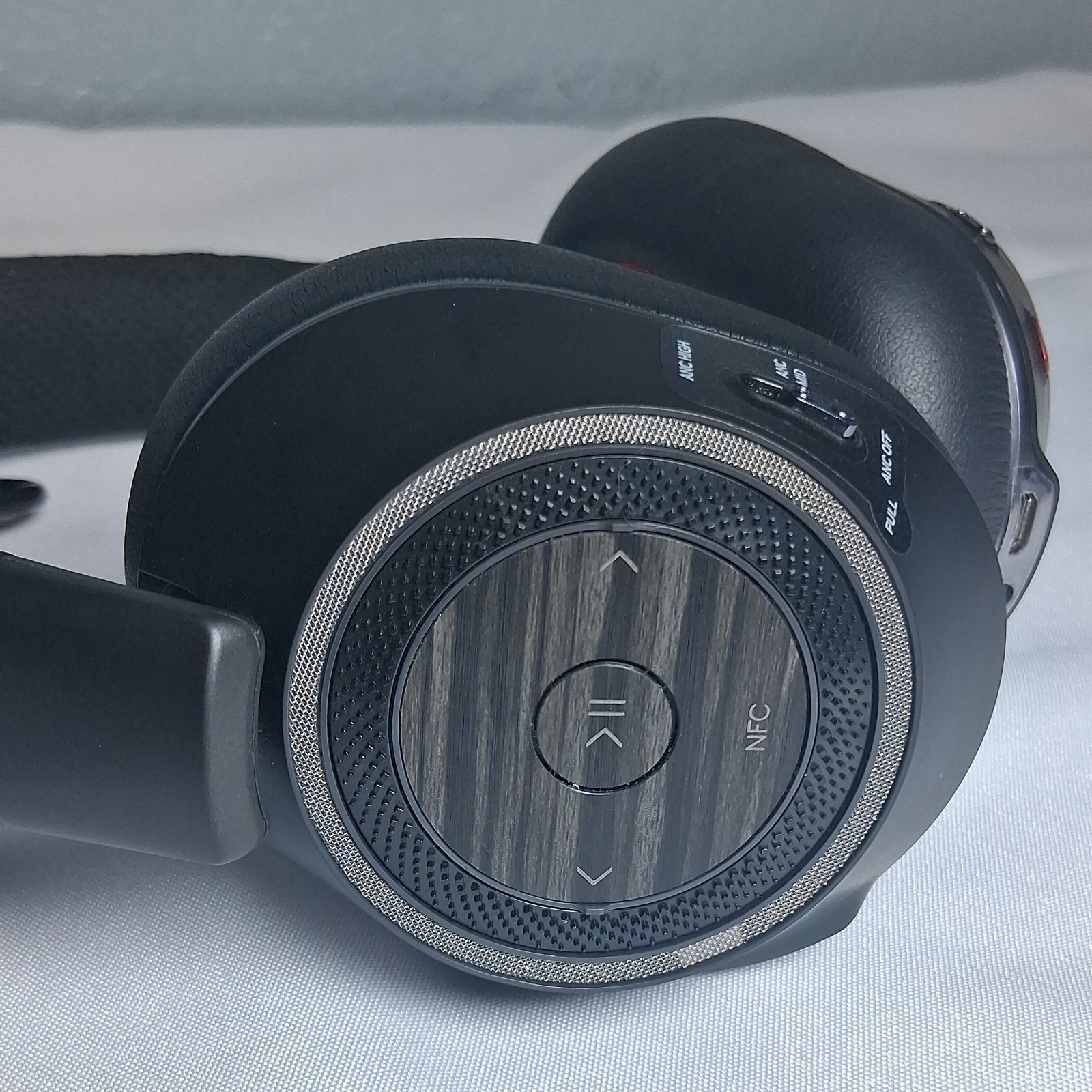 Plantronics B8200 Noise Cancelling Wireless Headphones. No Dongle. Test It works
