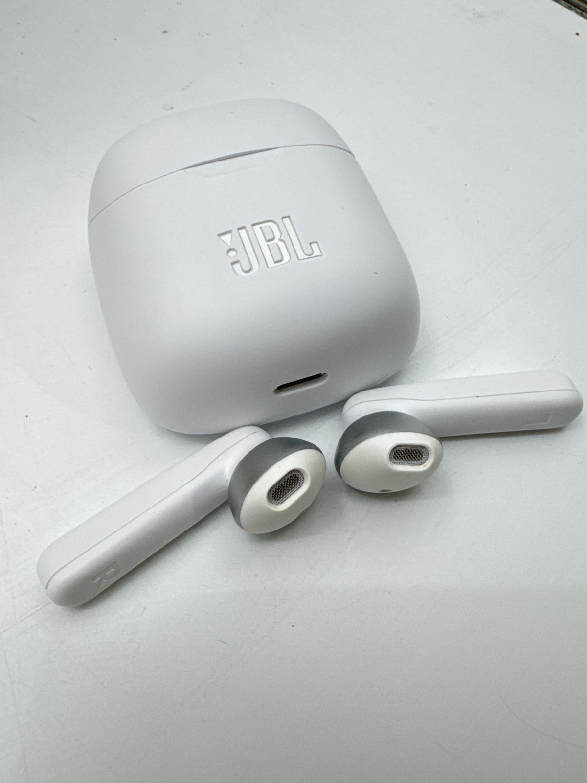 JBL TUNE 225TWS TRUE WIRELESS SOUND, BLUETOOTH, 25H BATTERY – WHITE