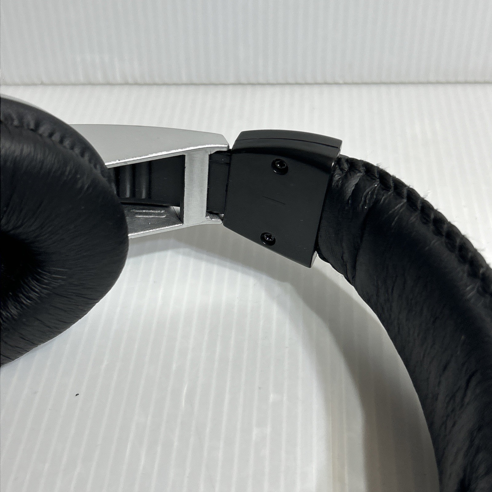 Samson HP30 Over-Ear Wired Headphones Studio Monitor Stereo Headset 3.5mm