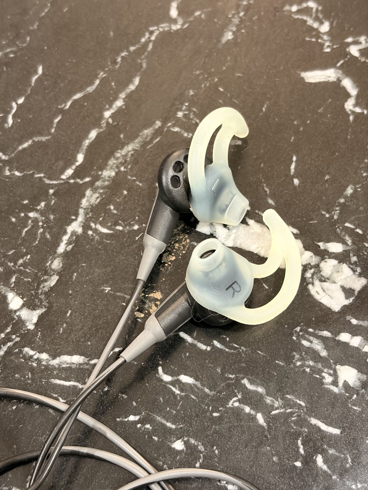 Bose SoundSport In-Ear Wired Headphones Gray – With Box & Manuals – USED