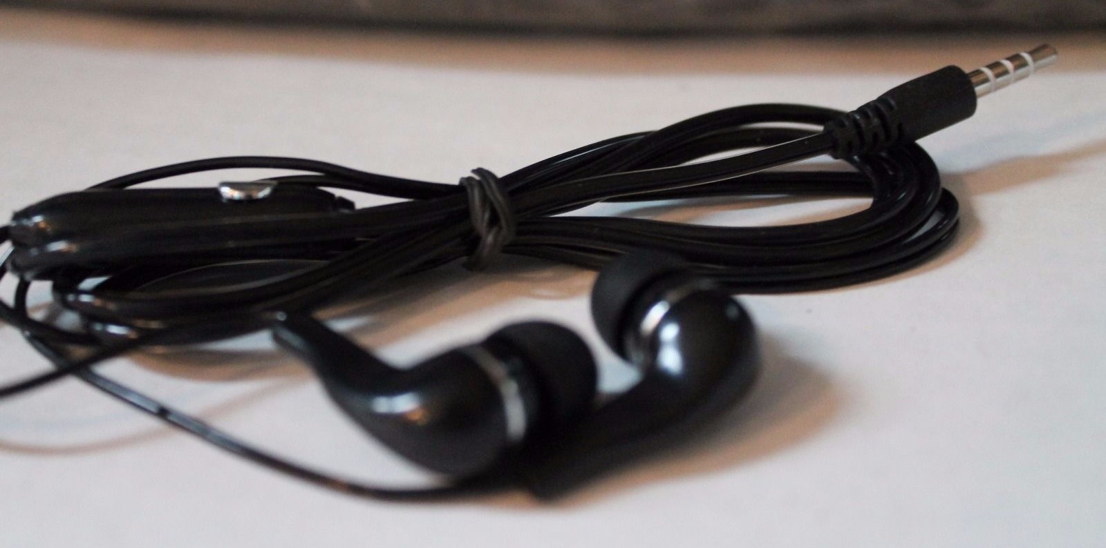 Pack of 5 BLACK/SILVER 3.5mm In Ear Headset Earbuds with Microphone