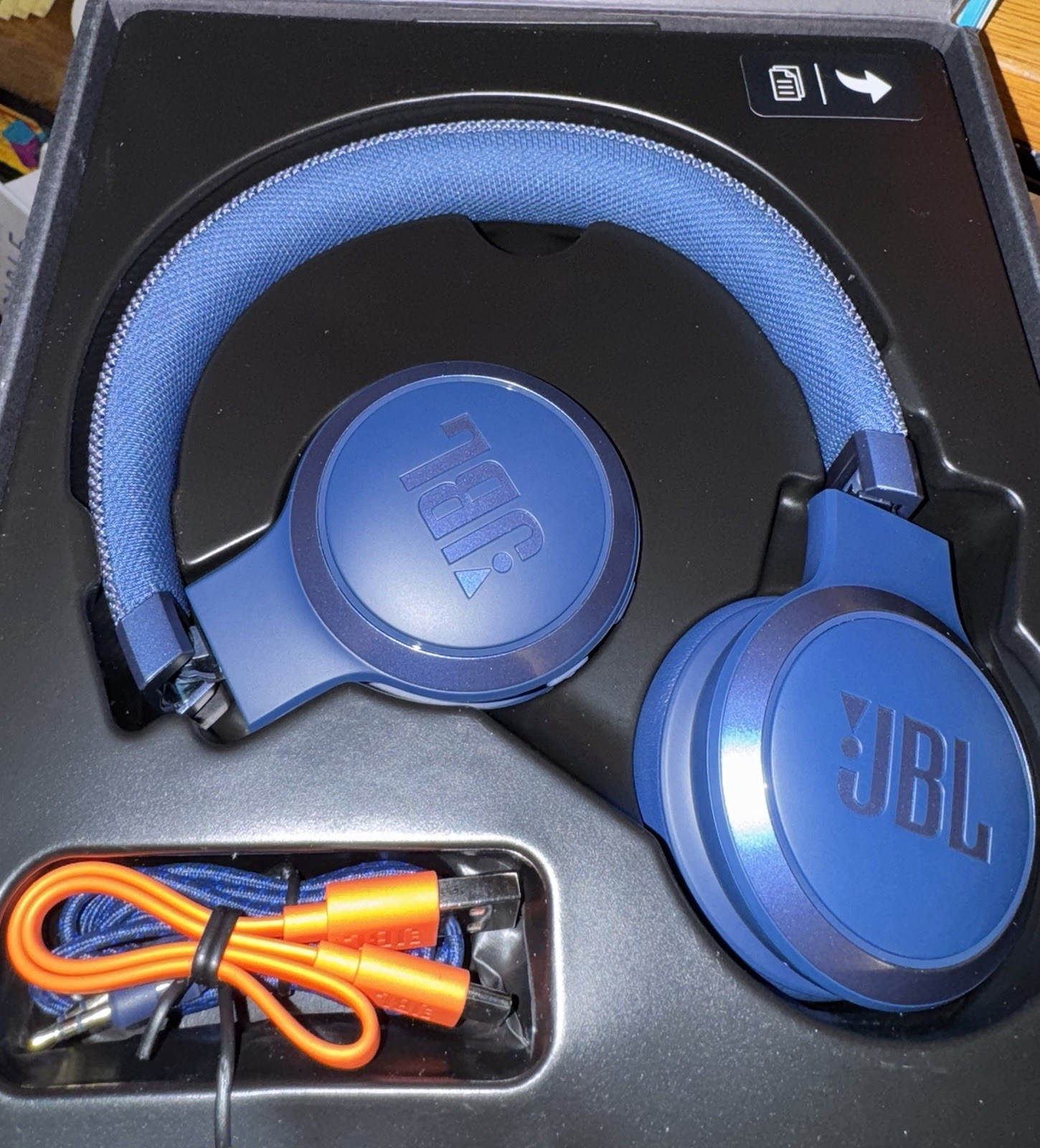 JBL Live 460NC, Wireless On-Ear Noise Canceling Headphones. Blue