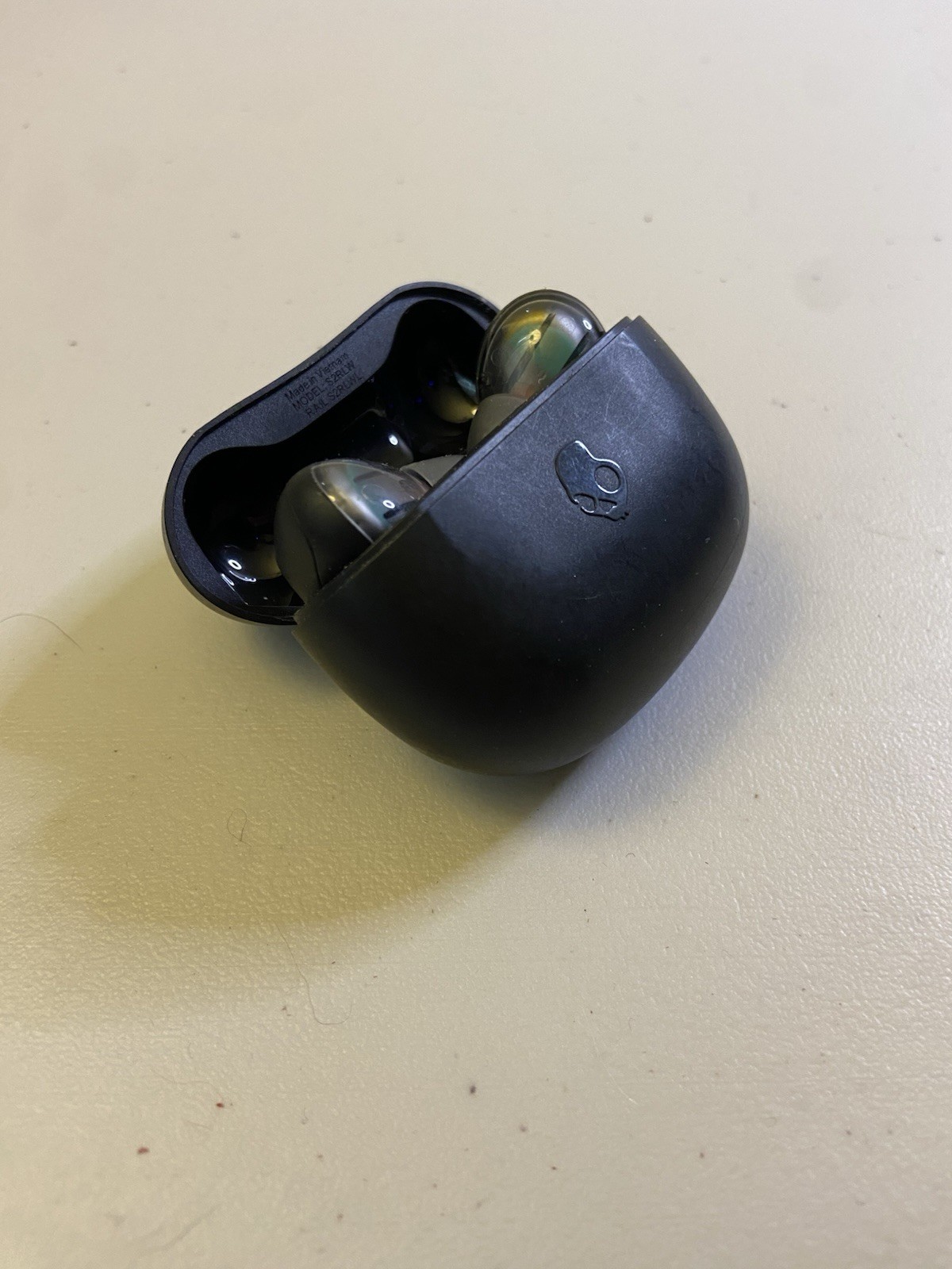 Skullcandy Smokin’ Buds True Wireless Earbuds Black Charging Case Tested