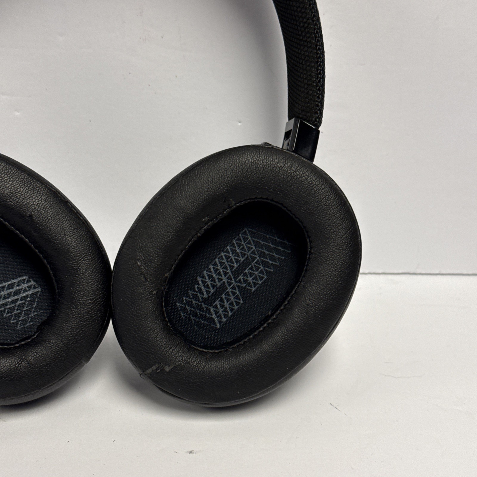 JBL Live 500BT Over-the-Ear Wireless Bluetooth Headphones (Needs Pads)