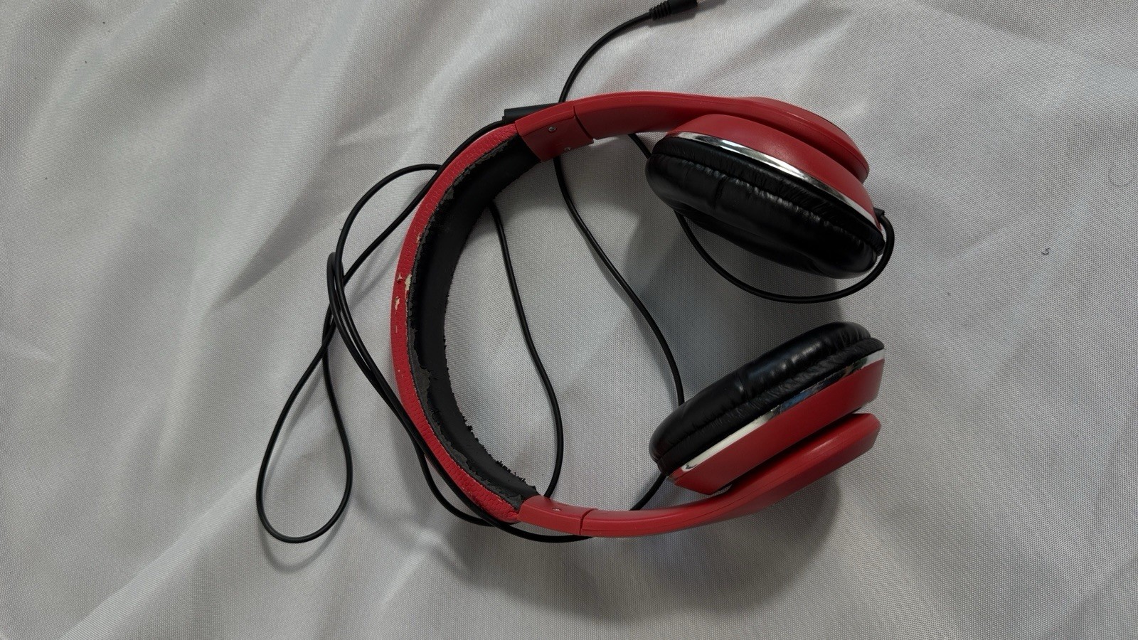Red Over-Ear Wired Headphones – 3.5mm Jack