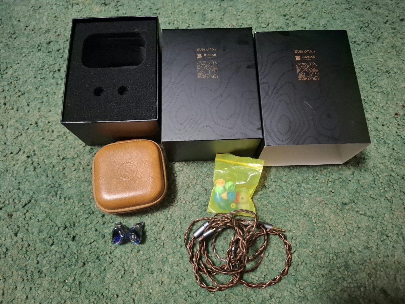 Lot of 7 budget IEMs and 1 extra cable. See description for details. Audiophile