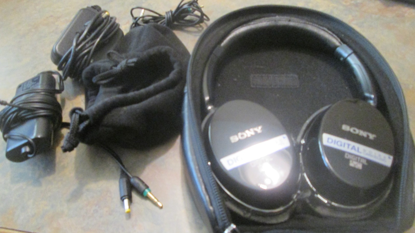 Sony MDR-NC500D Digital Noise Canceling Headphone (Black)