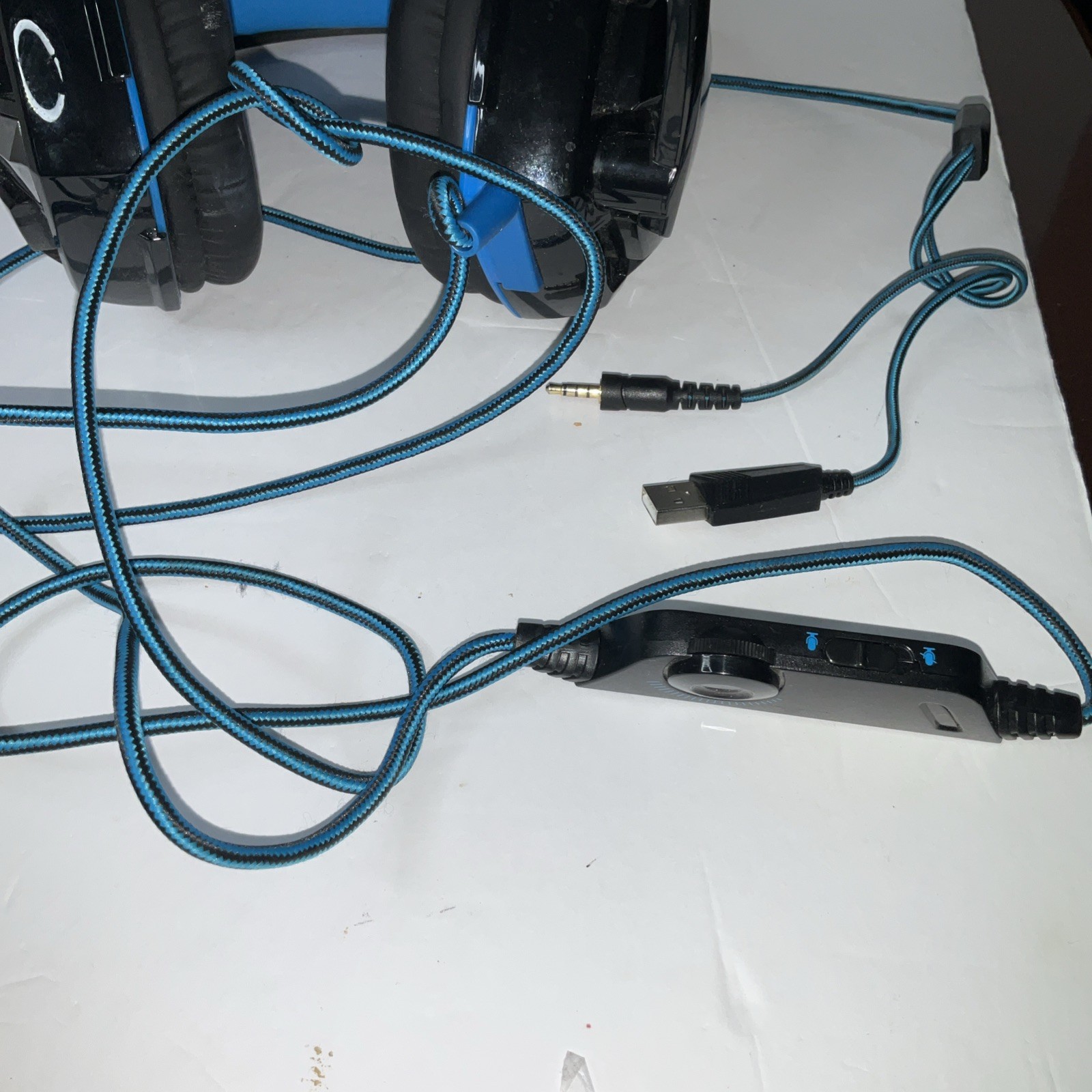 Estos Son Auriculares negro Y Azul o Tiene Caja Funciona G2000