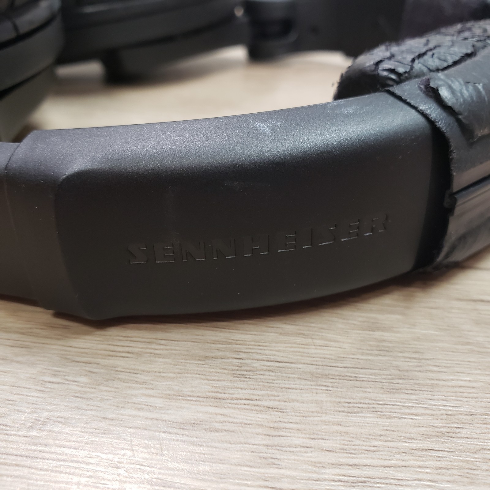 Sennheiser HD 280 Pro Studio Headphones 64 Ohm-Tested-Headband Peeling