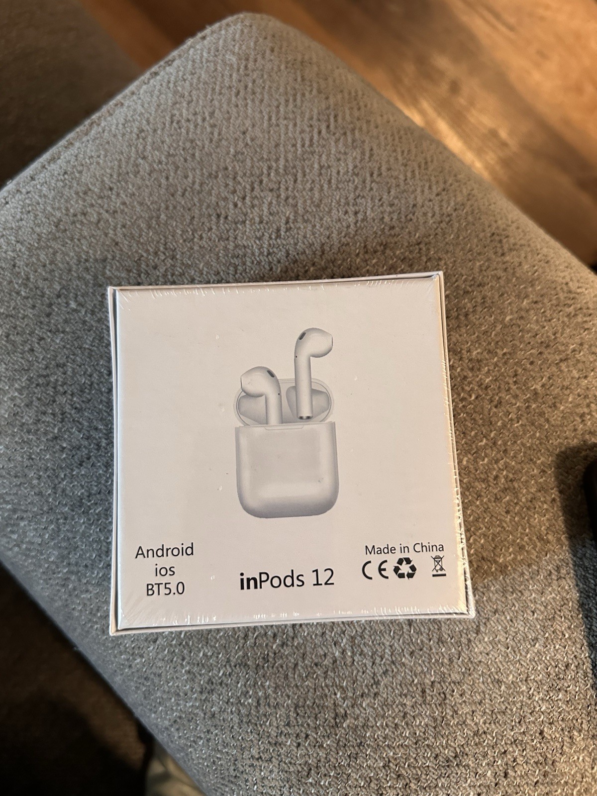 inPods 12 Wireless Stereo Bluetooth Earbuds **READ DESCRIPTION** unknown color