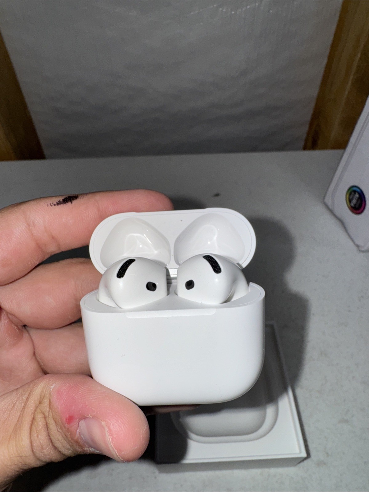 Apple AirPods 4 MXP63LL/A (A3050 A3053 A3058) Earbuds w/ Case (4th Gen)