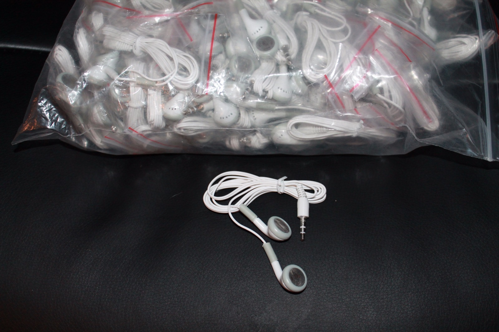 Bulk WHOLESALE Lot of 50 3.5mm Earbuds / Headphones / Earphones