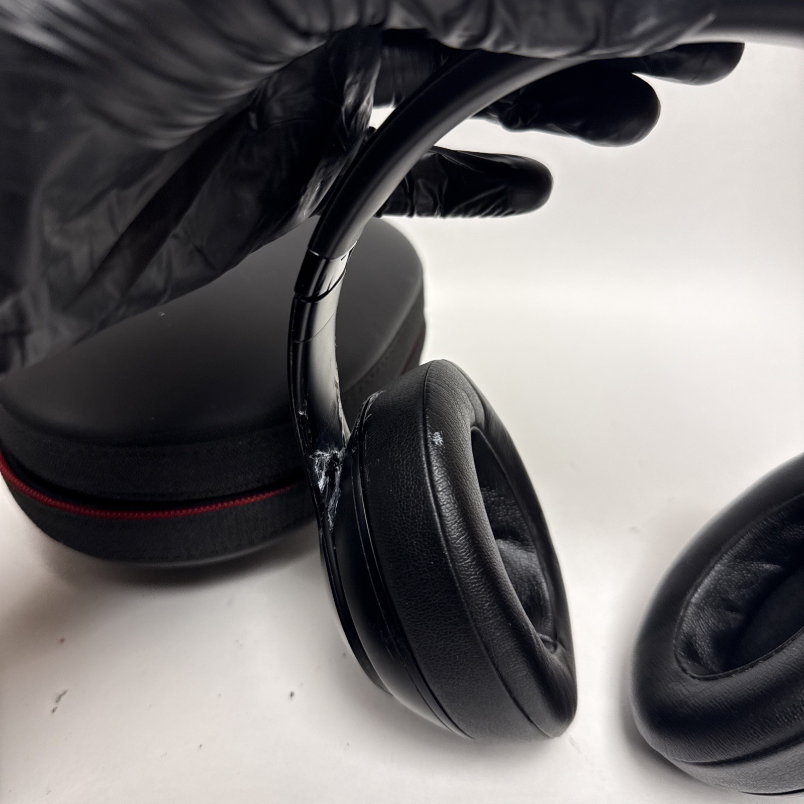 Beats by Dr. Dre Studio3 Over the Ear Wireless Headphones -Black (Cracked Side⚠️