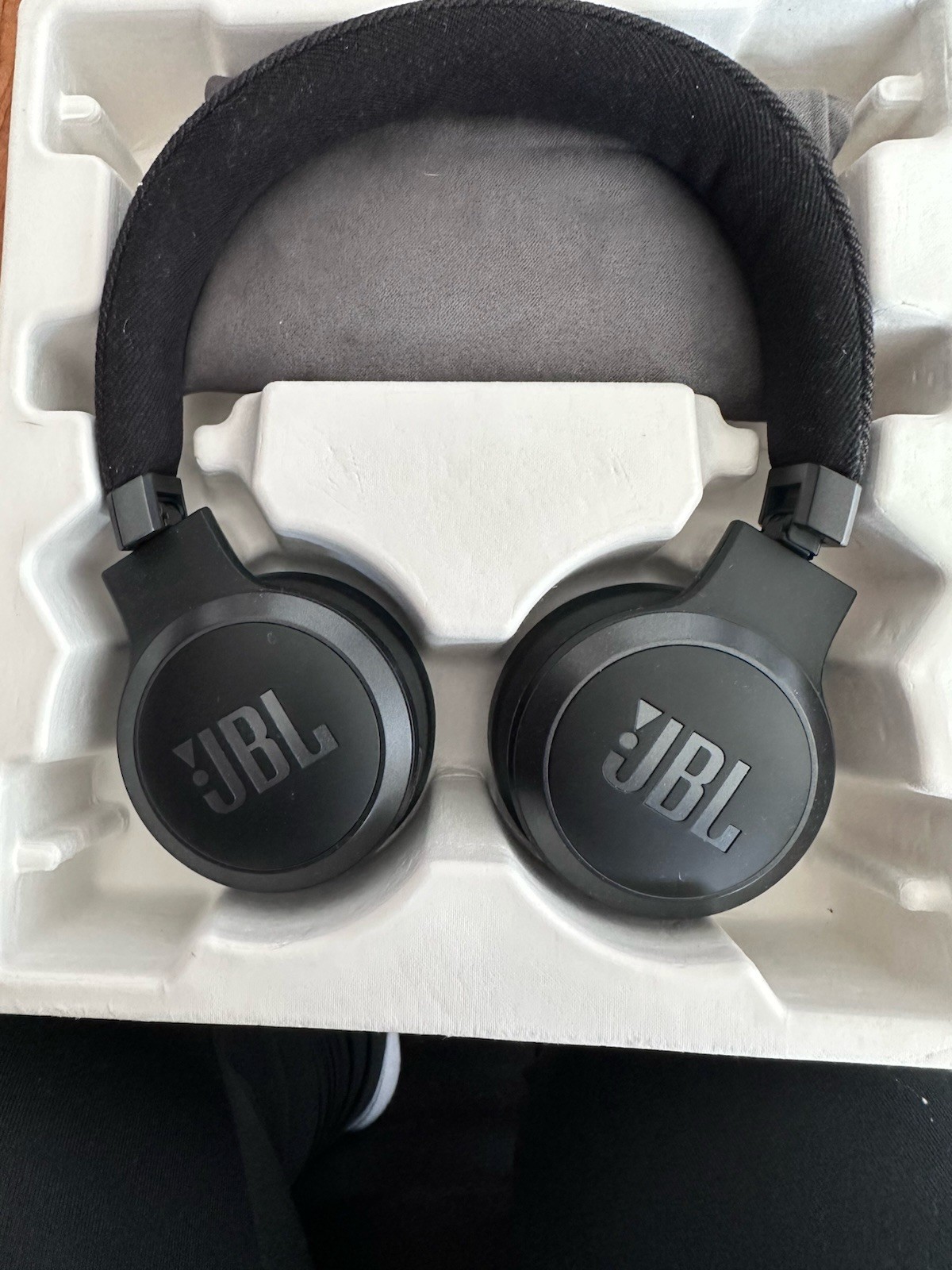 JBL Live 675NC Wireless On-Ear Headphones with Adaptive Noise Cancelling