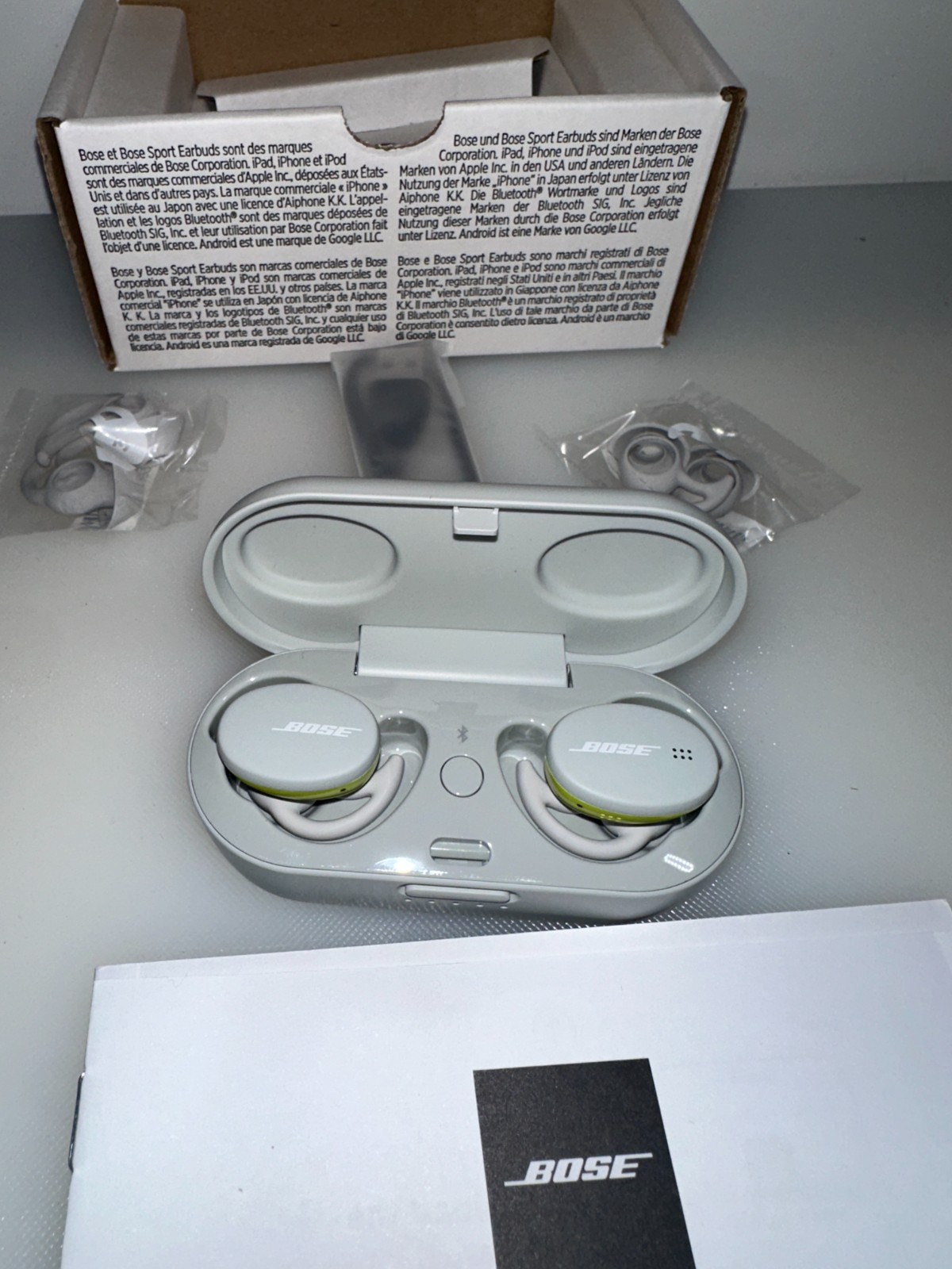 Bose Sport Earbuds Wireless Bluetooth In-Ear Headphones Glacier White 805746-003