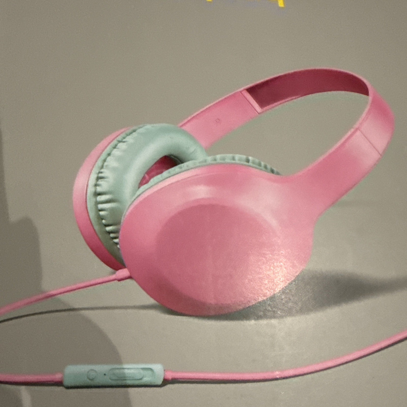 Wired On-Ear Headphones – heyday™ Candy Pink – Built-in Mic – Foam Cushions