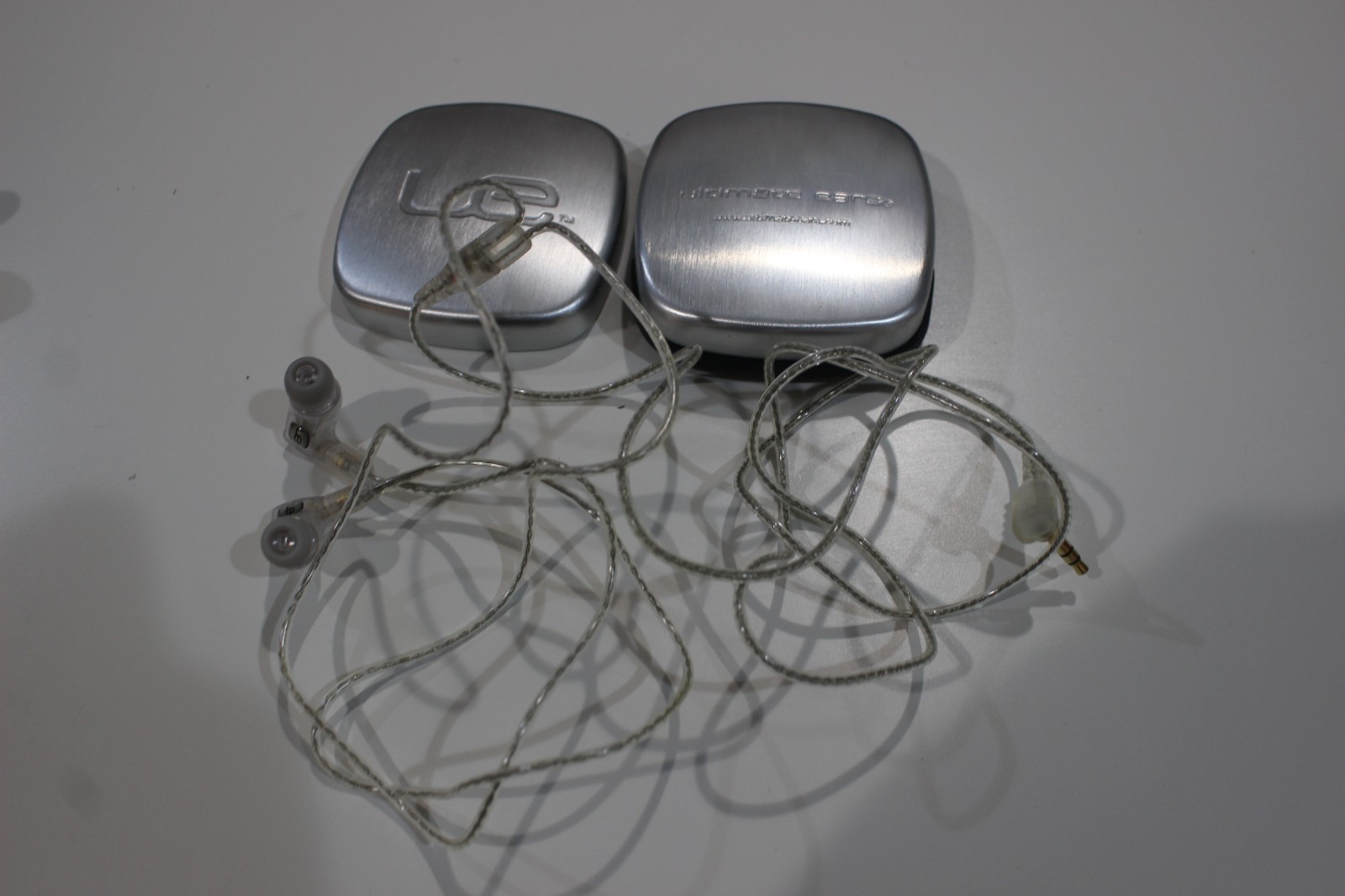 Ultimate Ears Super Fi 3 studio Headphones Stereo UE Earbuds Transparent Tin