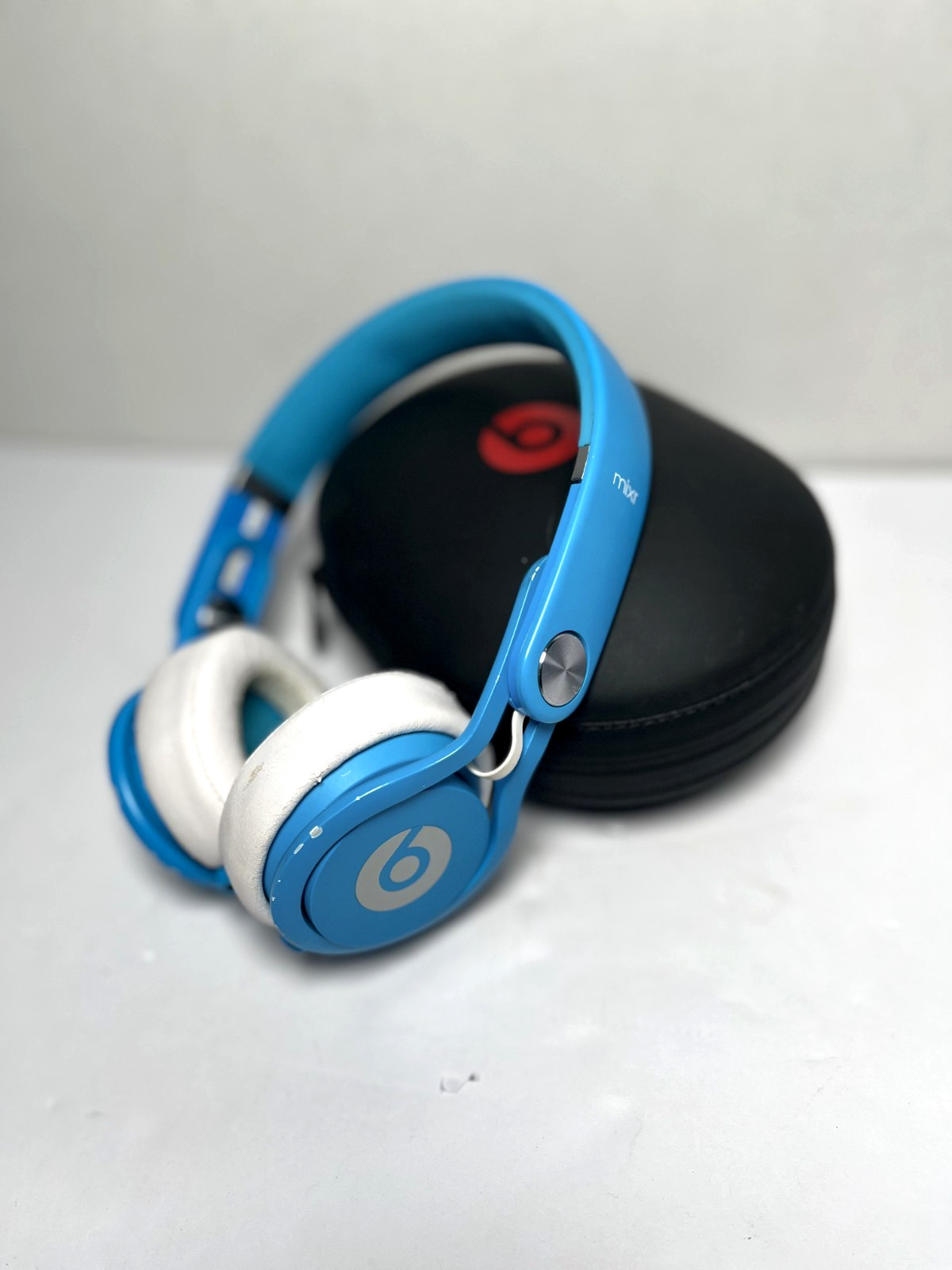 Beats Mixr Mixer Headphones Neon blue & white David Guetta Edition