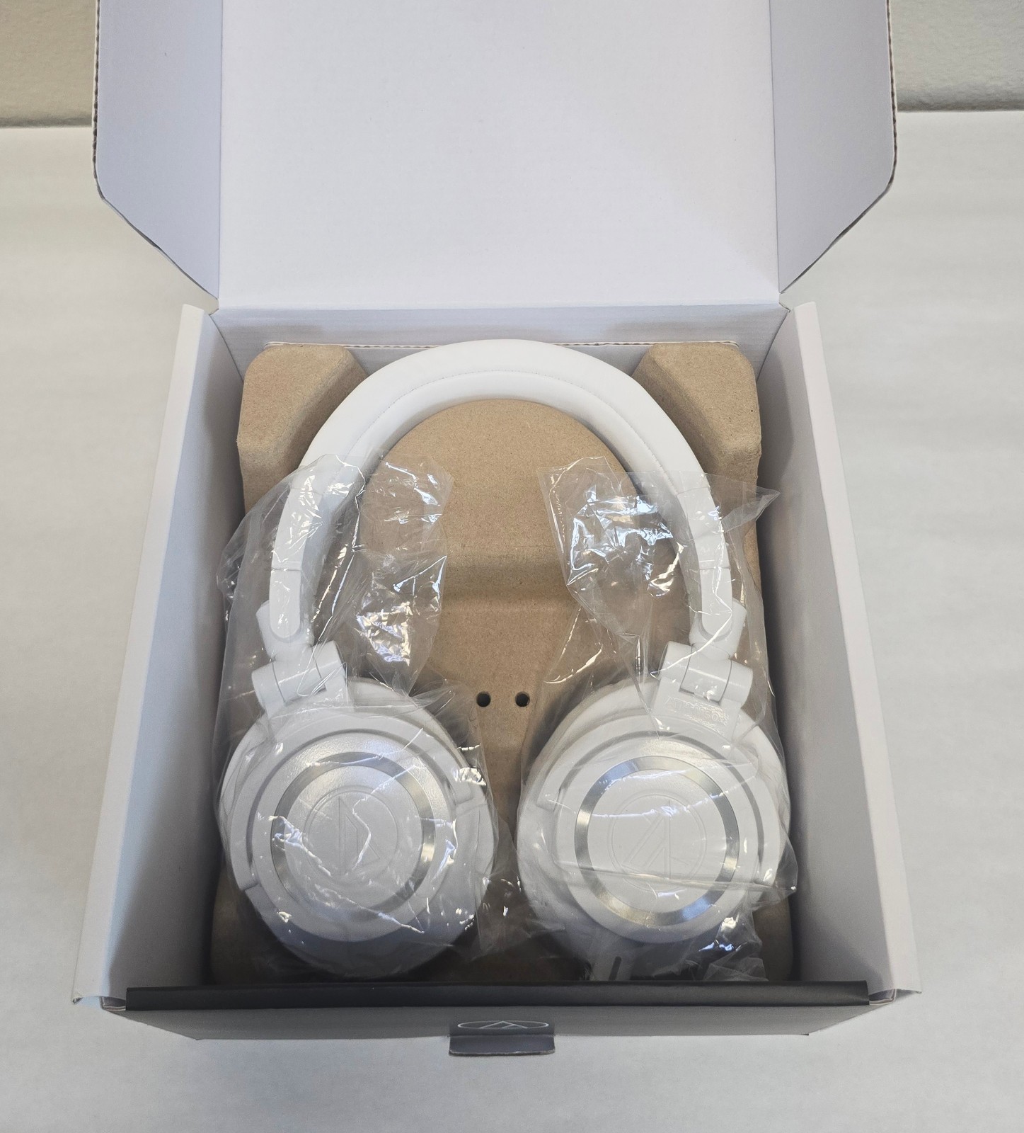 Mint – Audio-Technica ATH-M50X Over-Ear Headphones – White