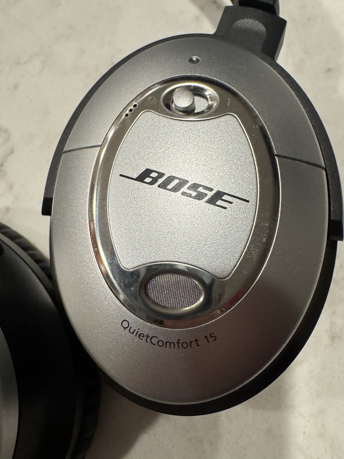 Bose QuietComfort 15 On The Ear Acoustic Noise Cancelling Headphones Case/Cords