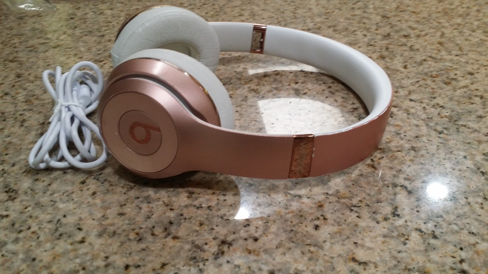 Beats by Dr. Dre Solo 4 – Wireless Bluetooth On-Ear Headphones Saint Gold