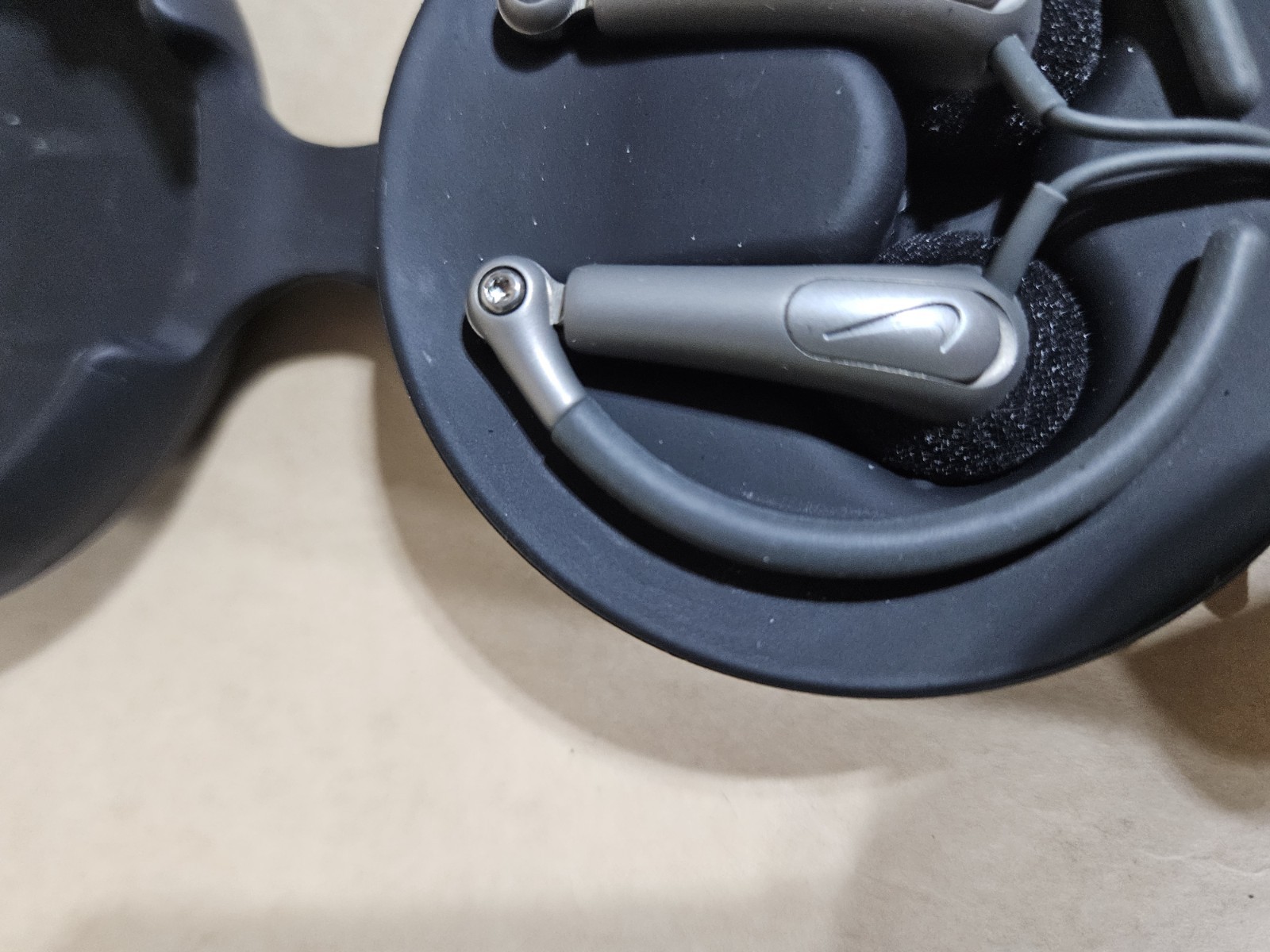 Nike Skylon Sport Headphones Earbuds Ear Buds Wired Adjustable Retro W/ Case