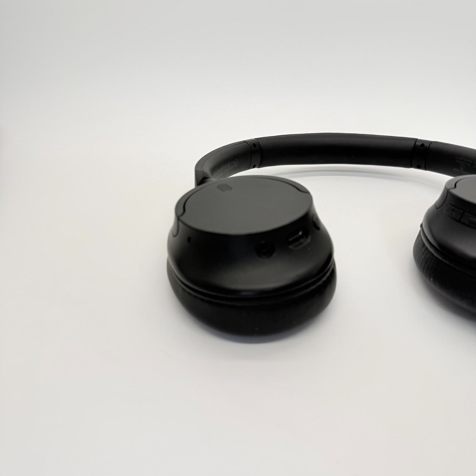 Sony WH-CH720N/B Noise Canceling Wireless Headphones WHCH720N – Black