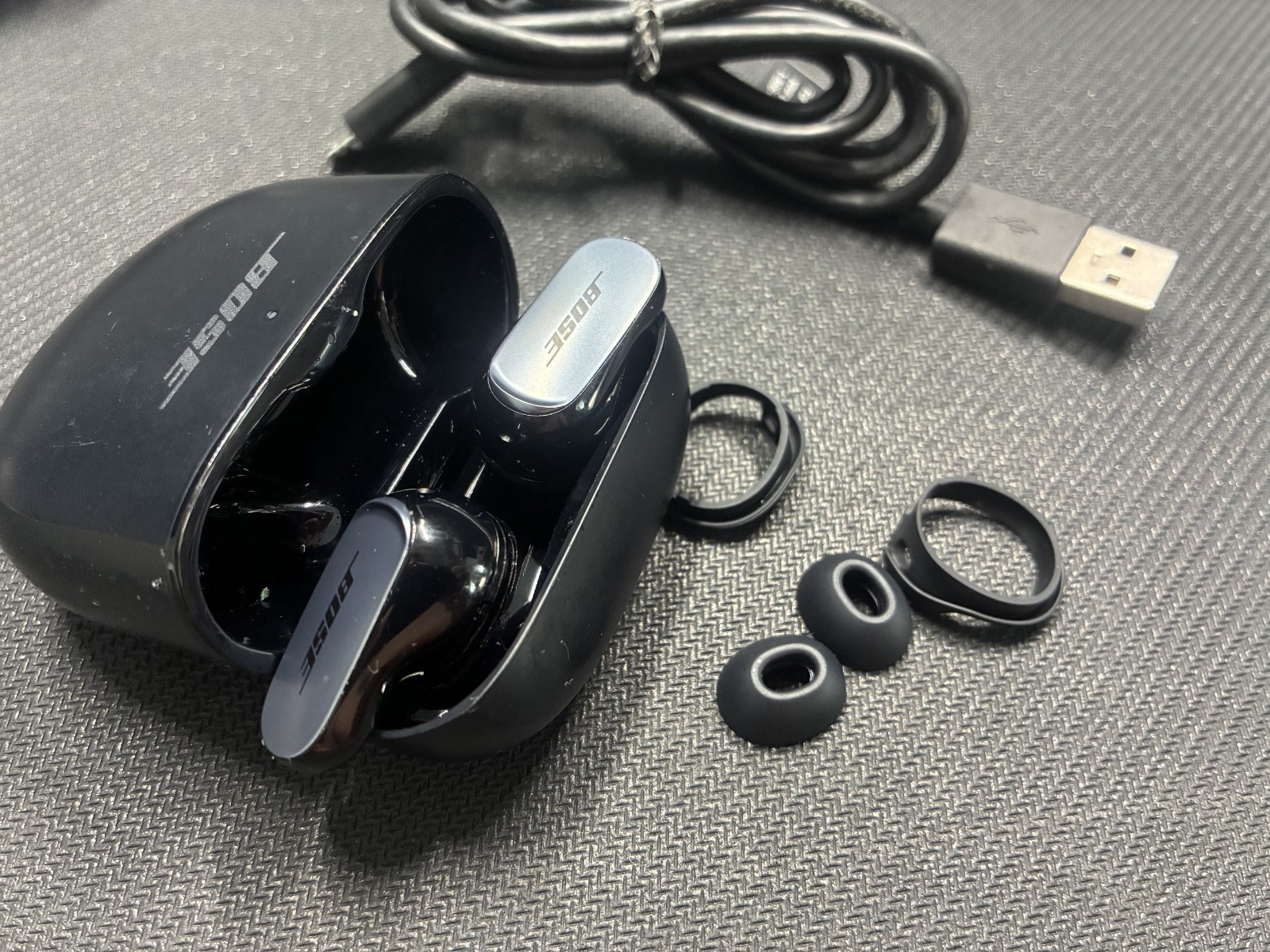 Bose QuietComfort Earbuds II Noise-Cancelling Earbuds Black/Gray – Excellent