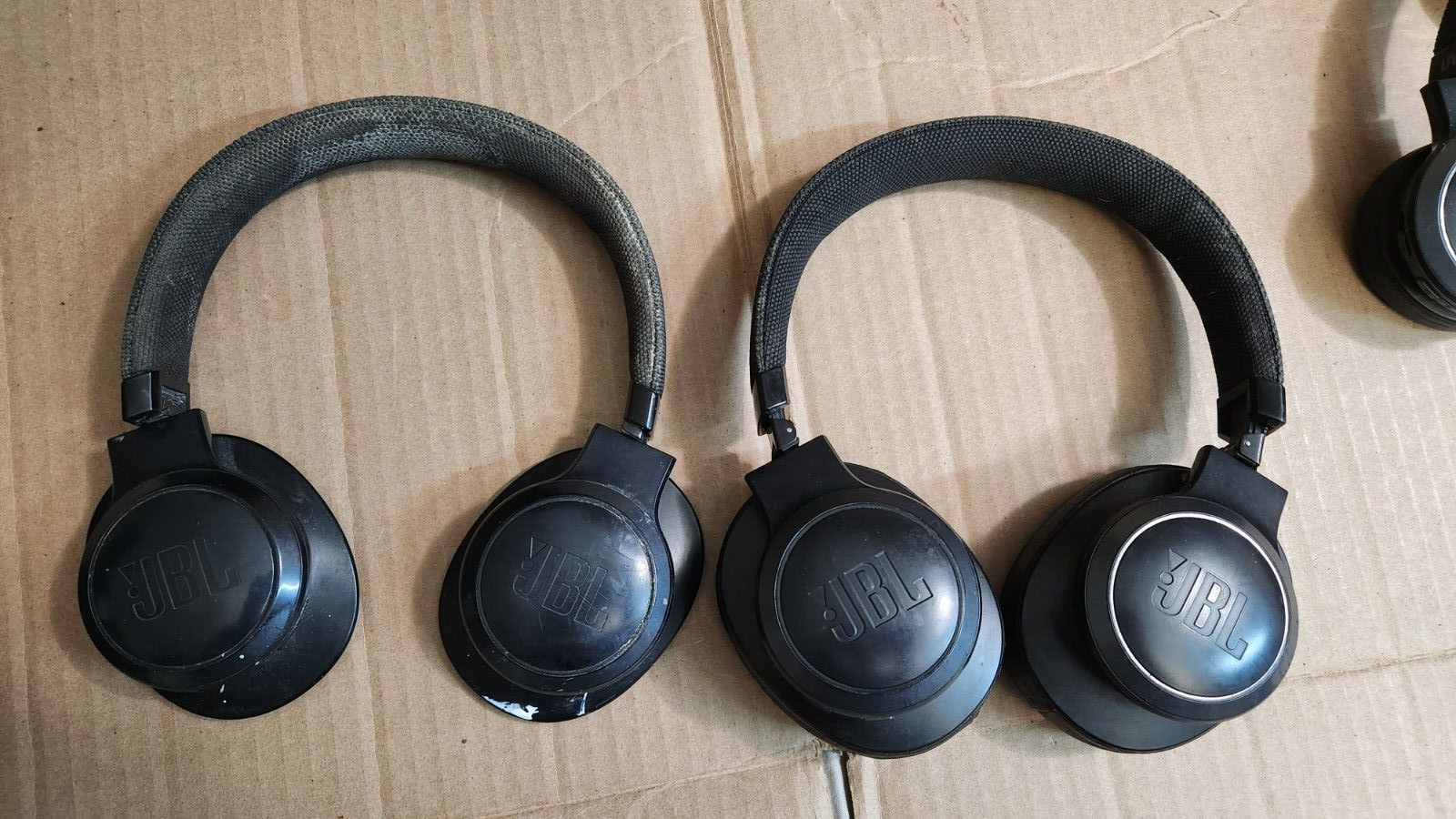 *Parts* 8 x JBL – LIVE 500BT, 400BT, 650BTNC and 750NC Wireless Headphones