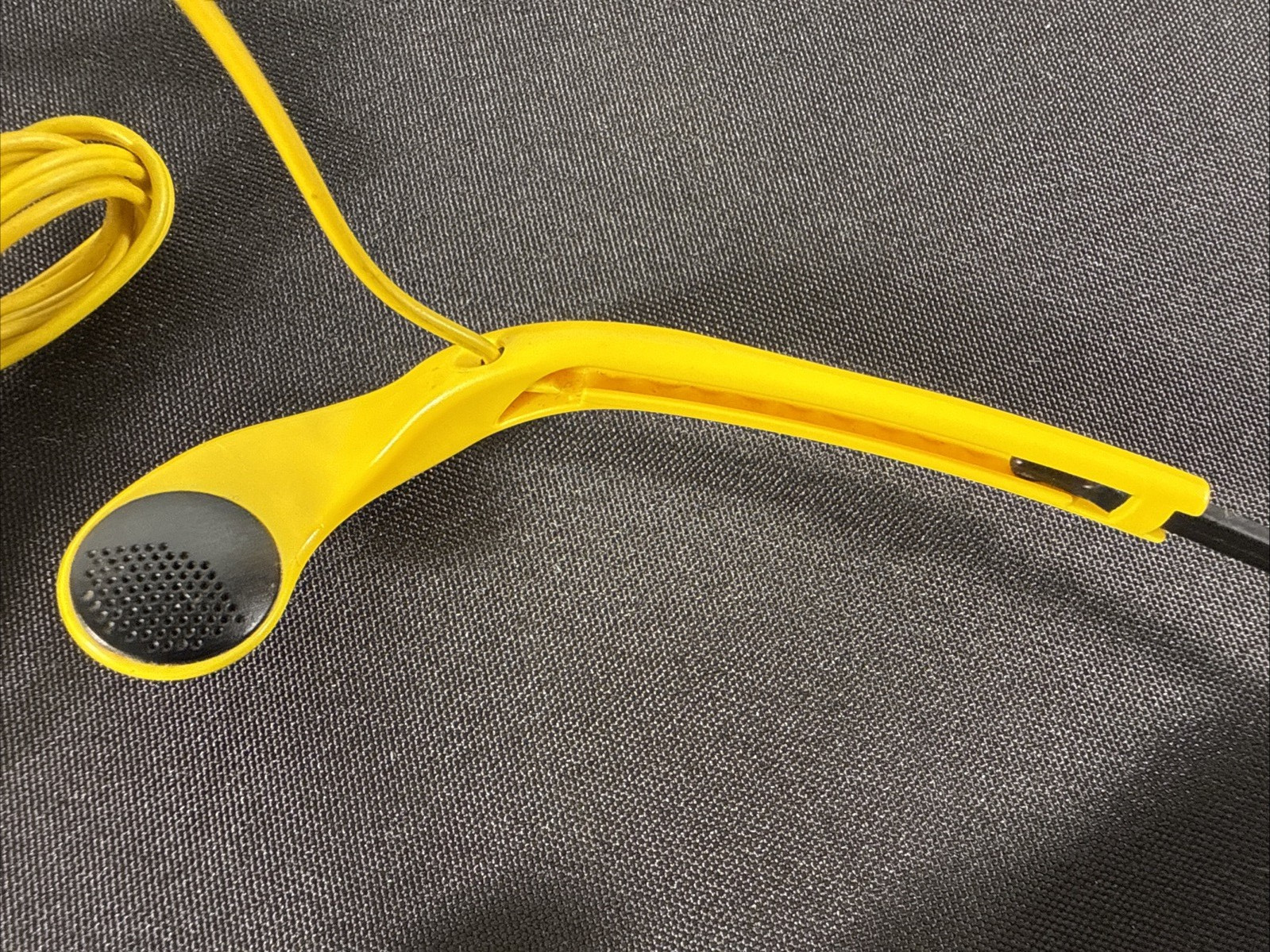 SONY MDR-W014 Yellow Sports Walkman Stereo Headphones 3.5mm Jack